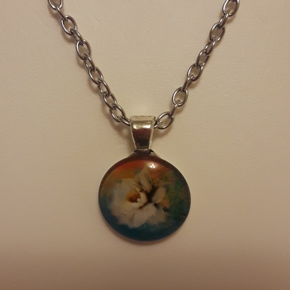 Flower burst necklace - Picture 3 of 4